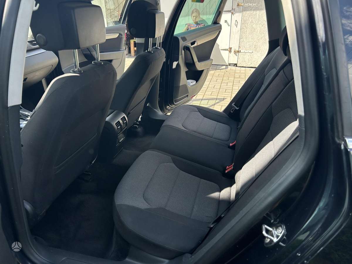 Volkswagen Passat - 4