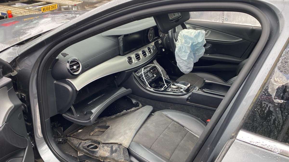 Mercedes-Benz E klasė dalimis