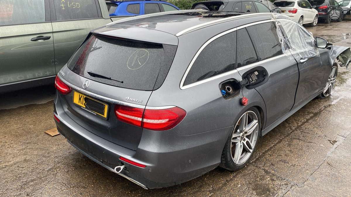 Mercedes-Benz E klasė по частям
