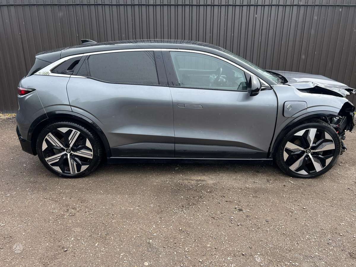 Renault Megane E-Tech, Хэтчбек