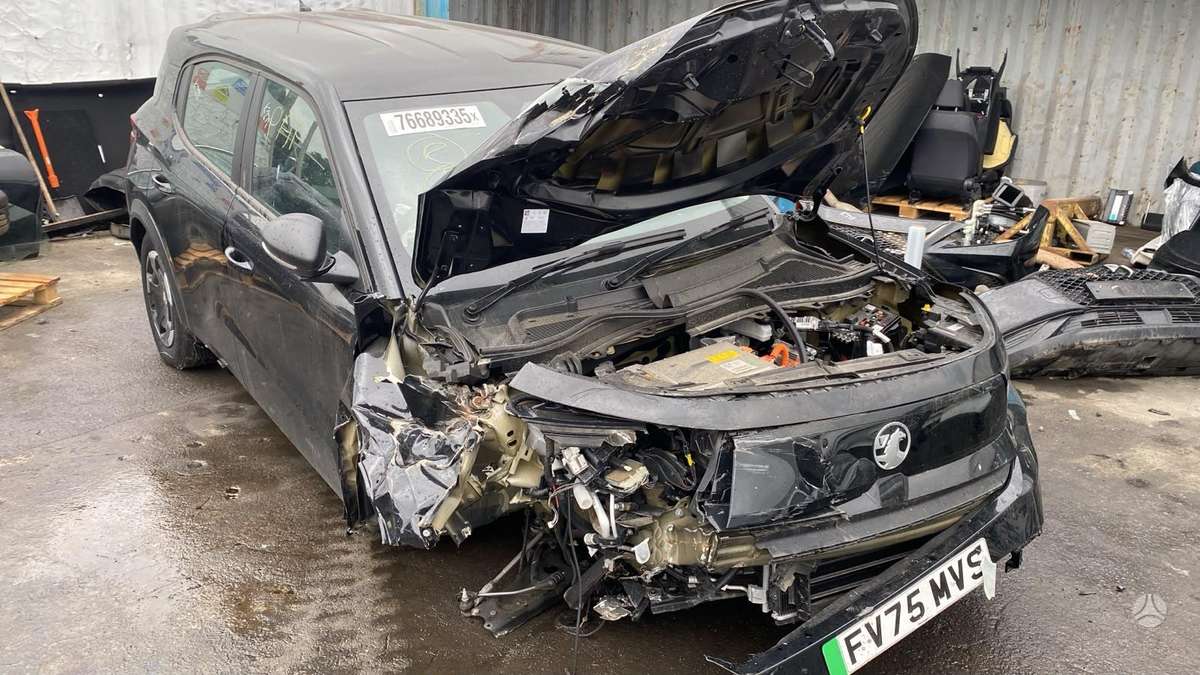Opel Frontera dalimis