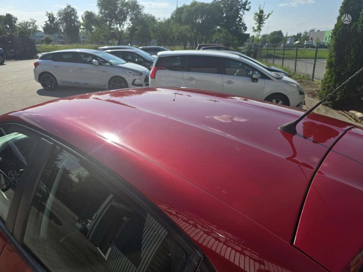 Peugeot 208, 1.2 l., hatchback