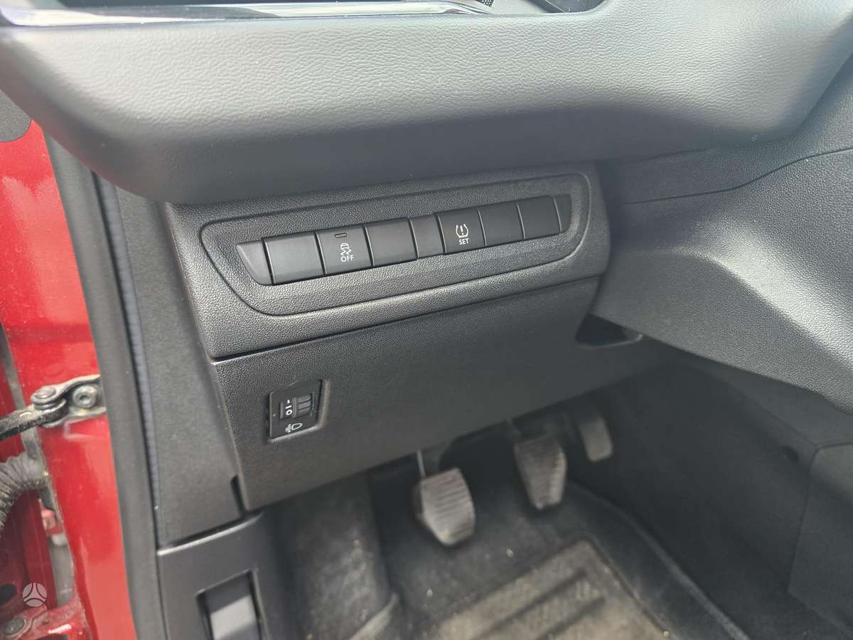 Peugeot 208, 1.2 l., hatchback
