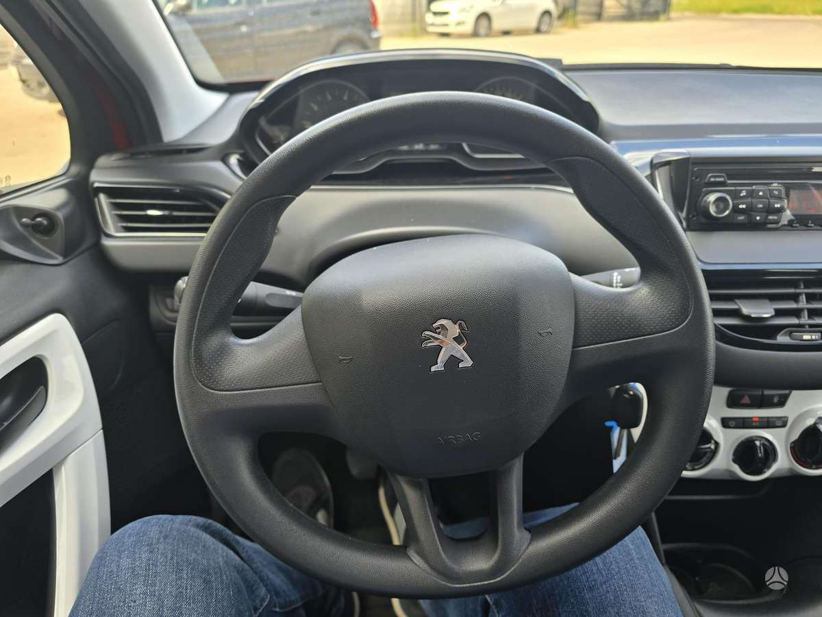 Peugeot 208, 1.2 l., hatchback