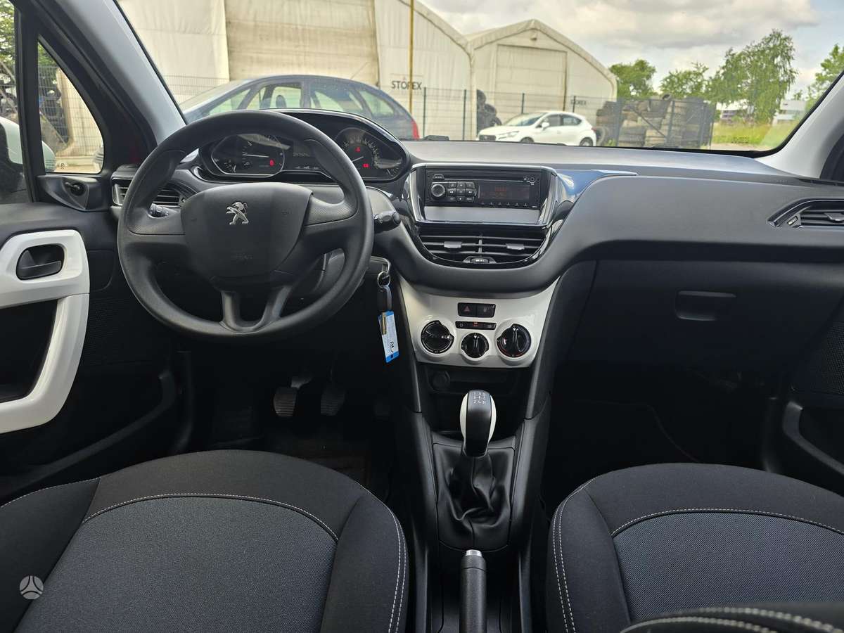 Peugeot 208, 1.2 l., hatchback
