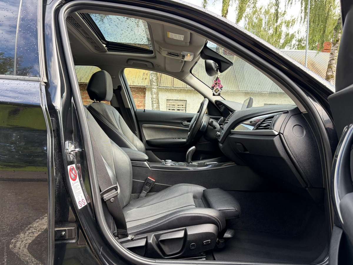 BMW 120, hatchback