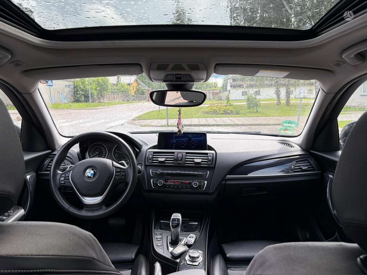 BMW 120, hatchback
