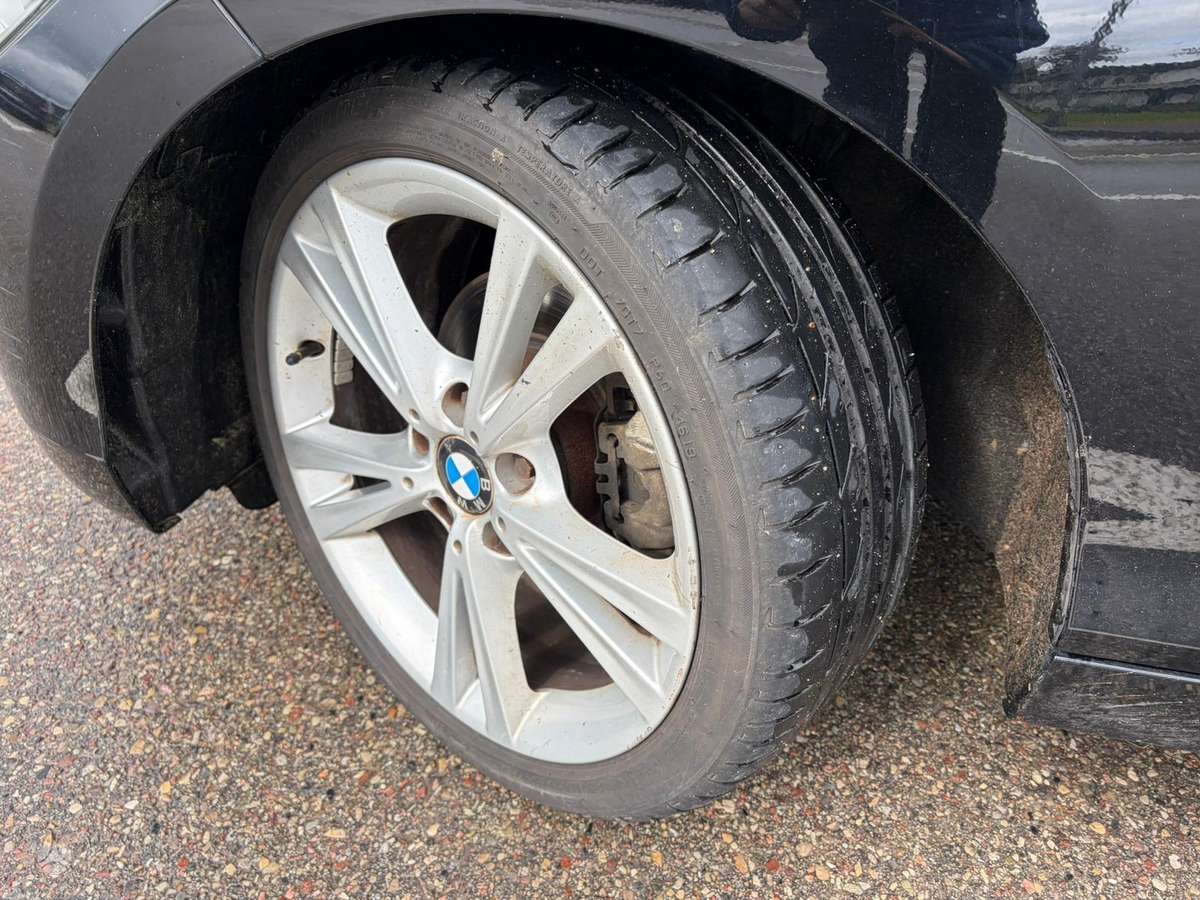 BMW 120, hatchback