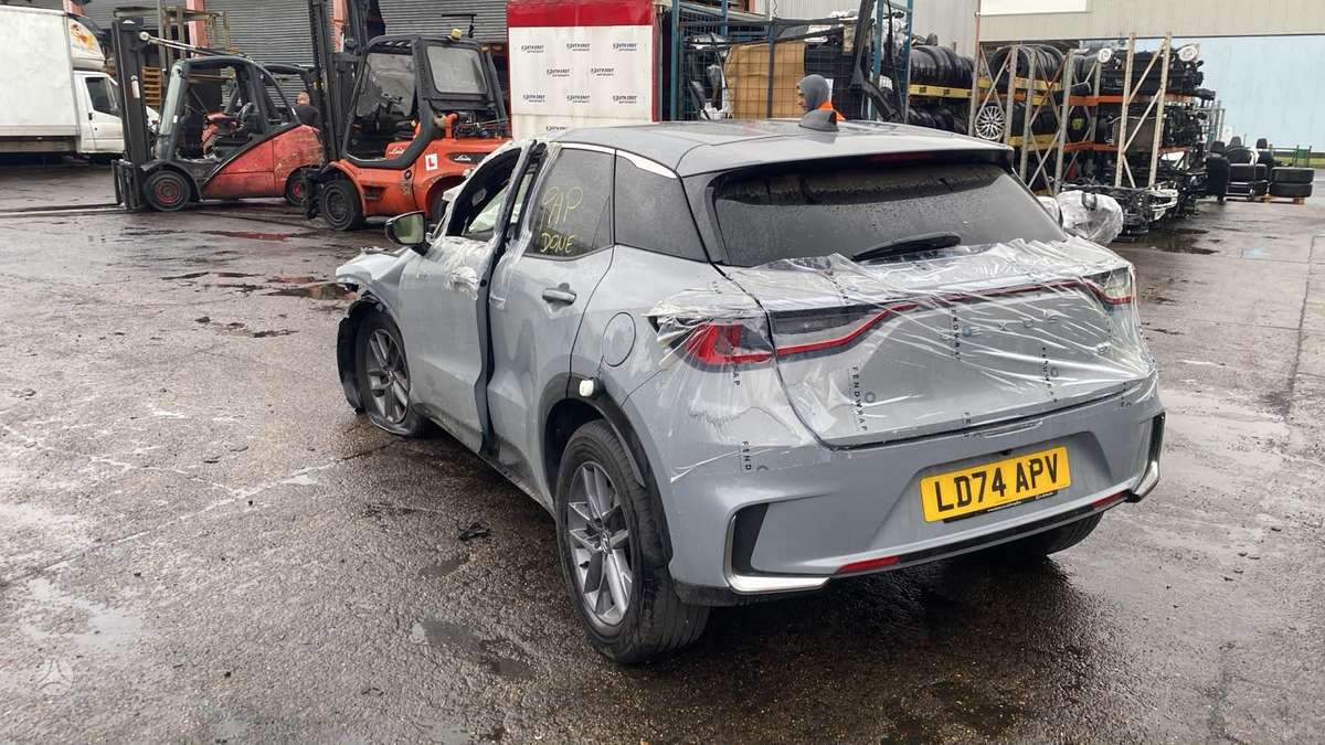 Lexus LBX по частям
