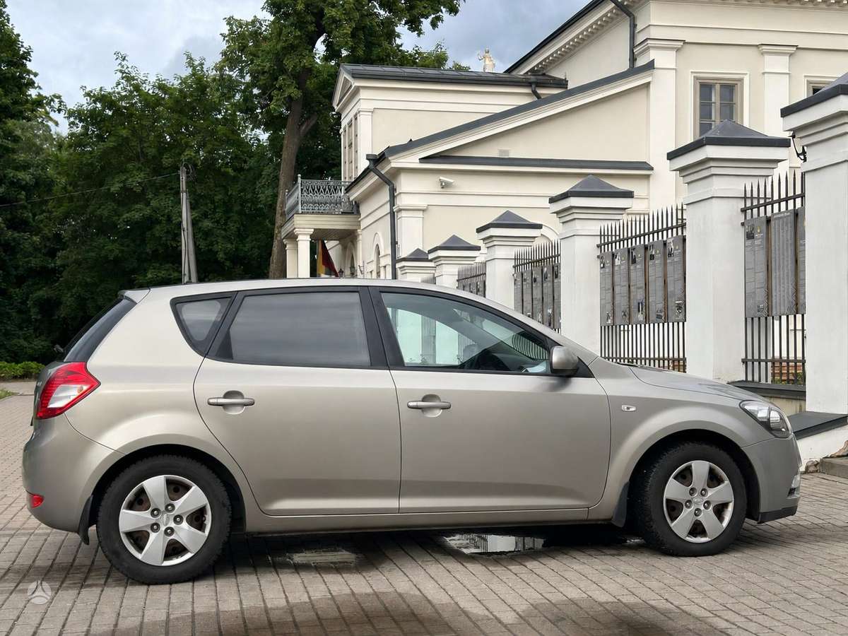 Kia Ceed, 1.6 l., Хэтчбек