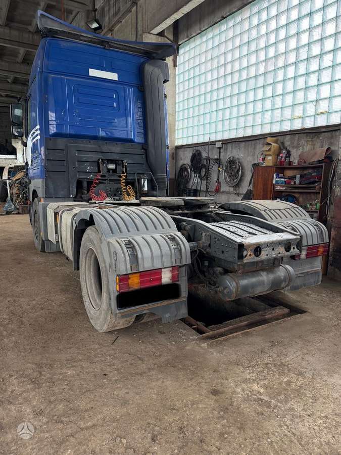 Mercedes-Benz Actros 1944, double sleeper