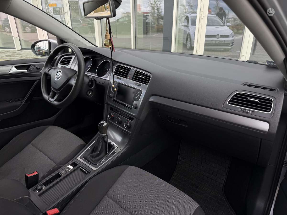 Volkswagen Golf - 11