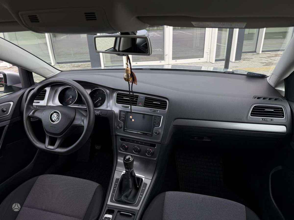 Volkswagen Golf - 10