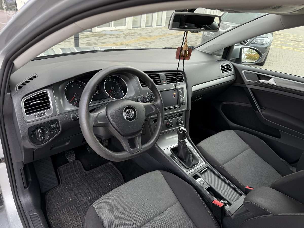 Volkswagen Golf - 6