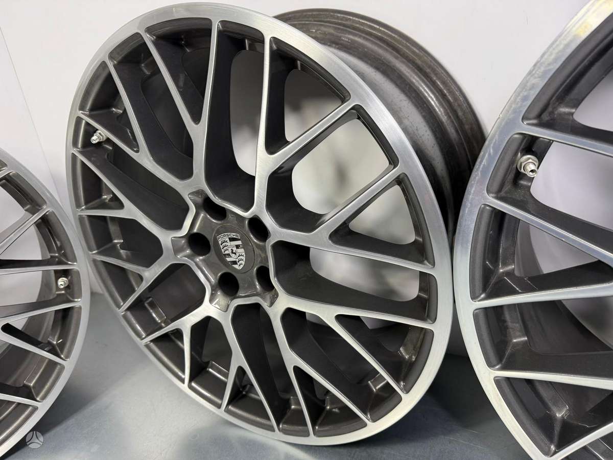 Porsche Macan, light alloy, R20