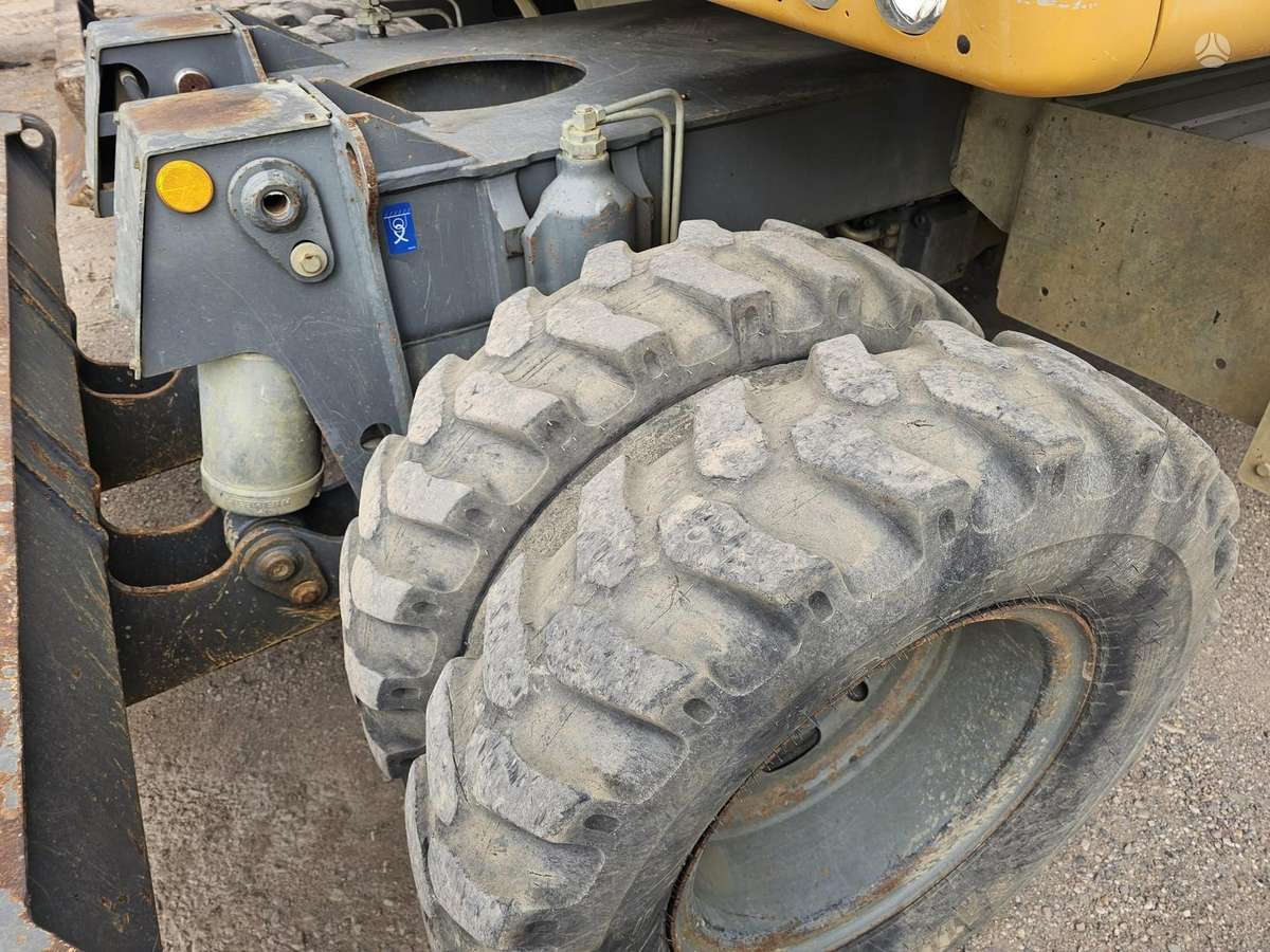 Liebherr A912 Compact, ekskavatoriai