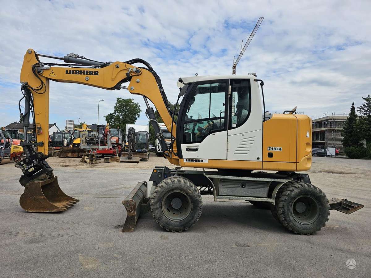 Liebherr A912 Compact, ekskavatoriai