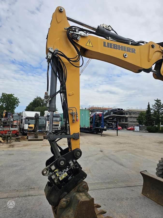 Liebherr A912 Compact, ekskavatoriai