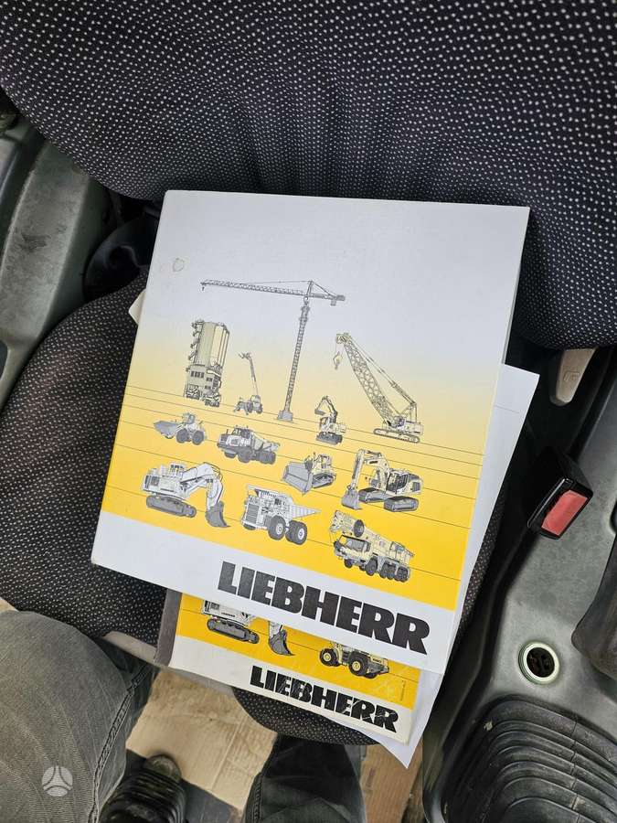 Liebherr A912 Compact, ekskavatoriai