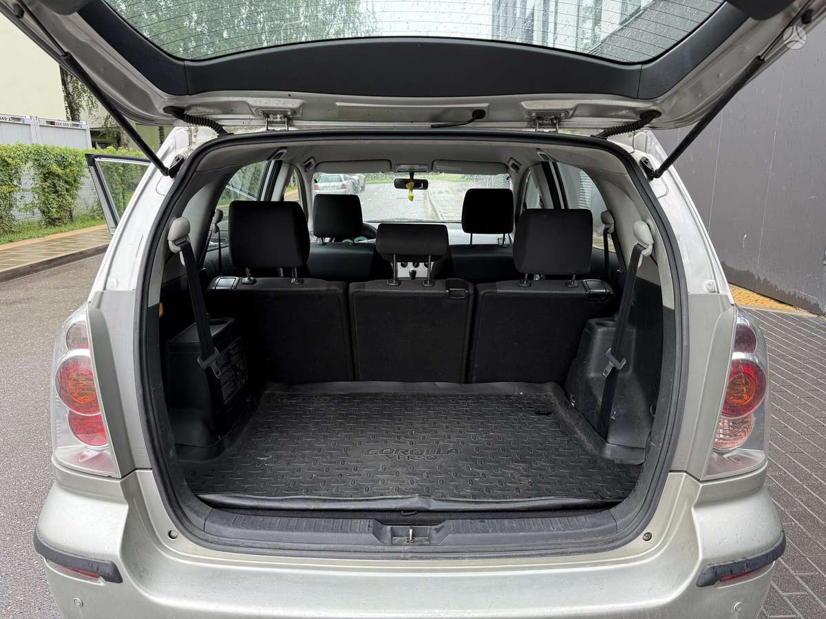 Toyota Corolla Verso - 4