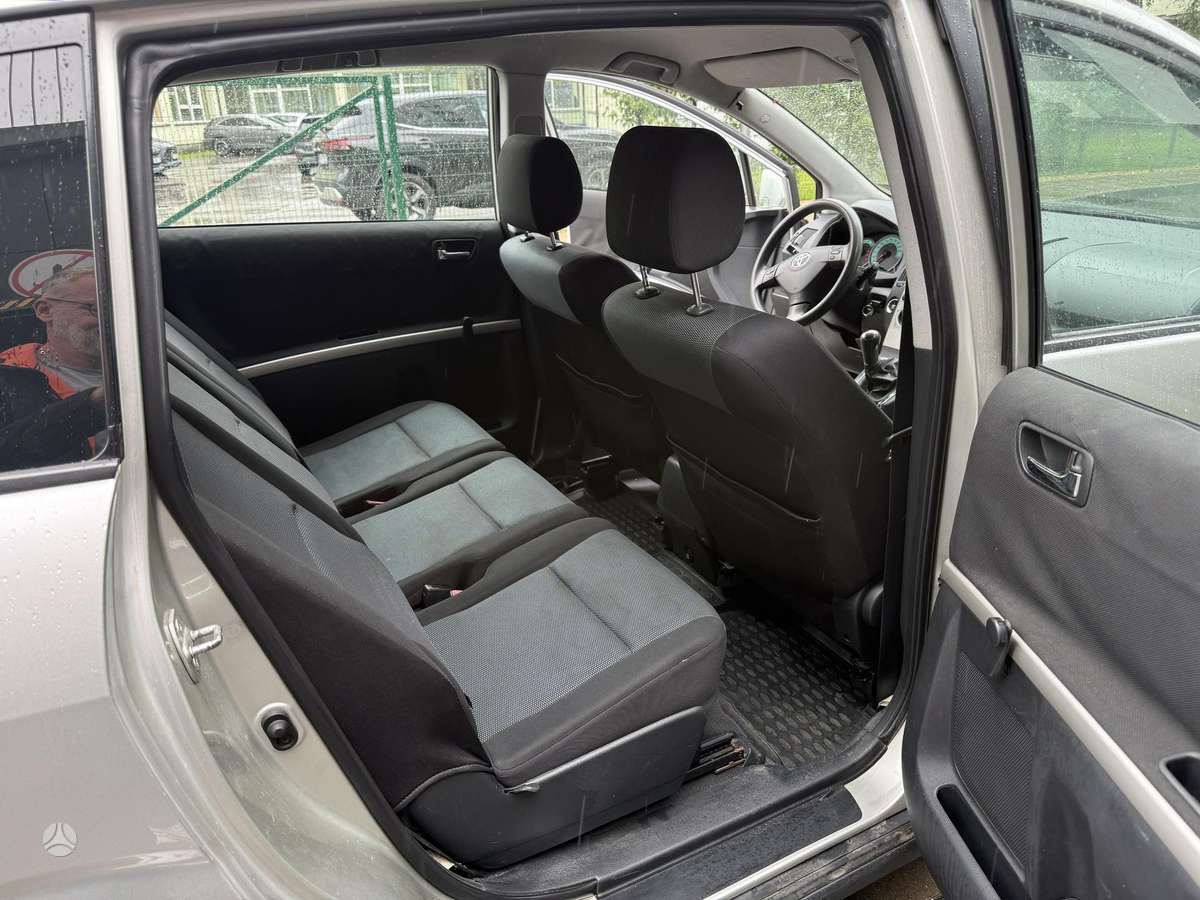 Toyota Corolla Verso - 5