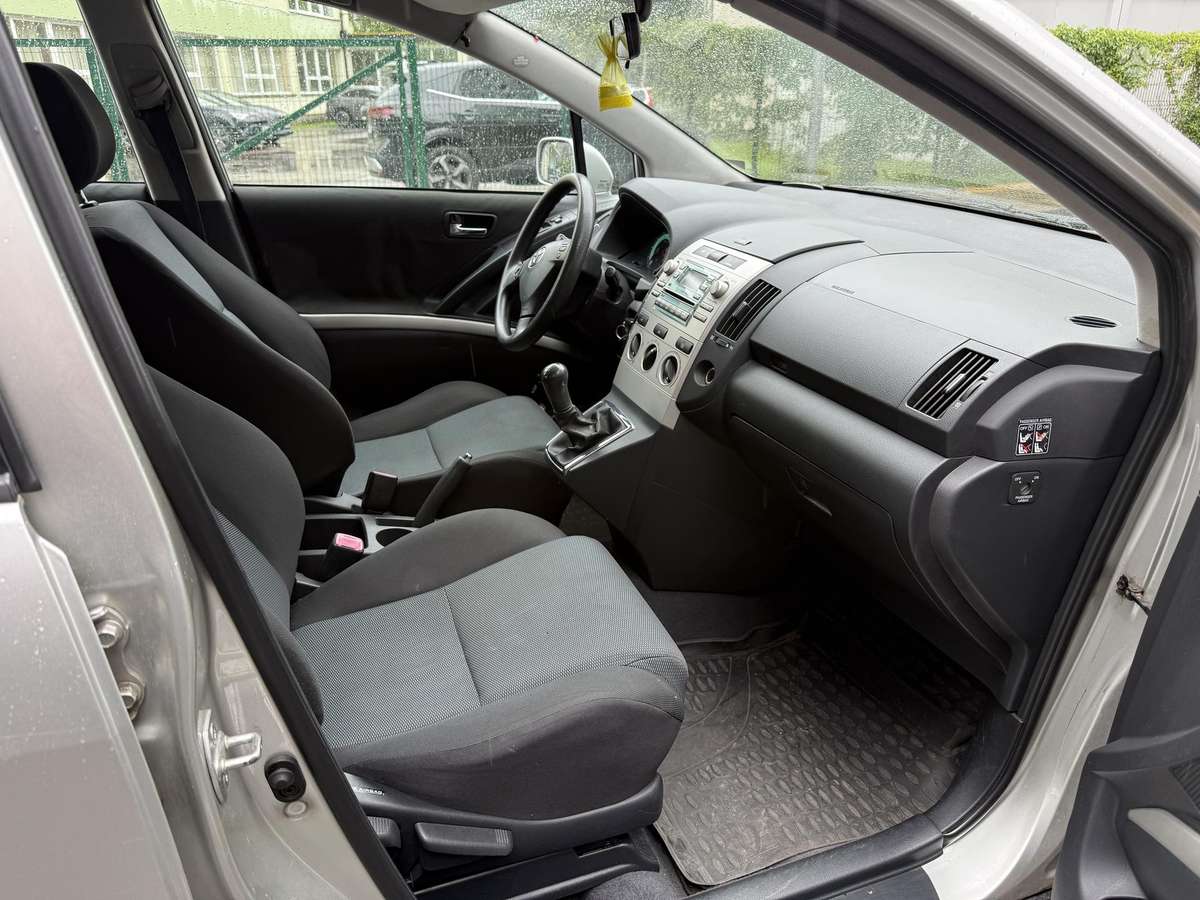 Toyota Corolla Verso - 6