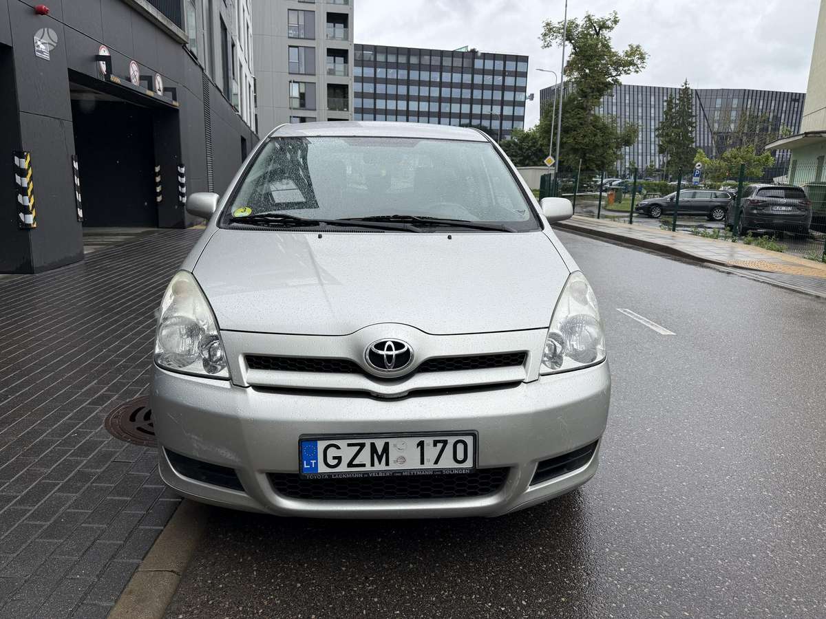 Toyota Corolla Verso - 8