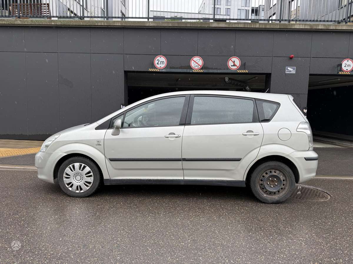 Toyota Corolla Verso - 10