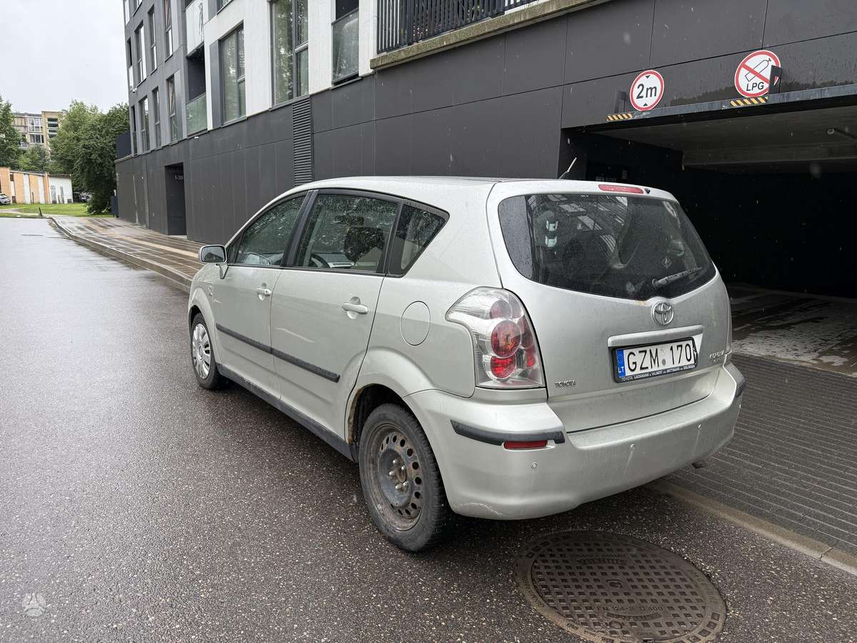 Toyota Corolla Verso - 12