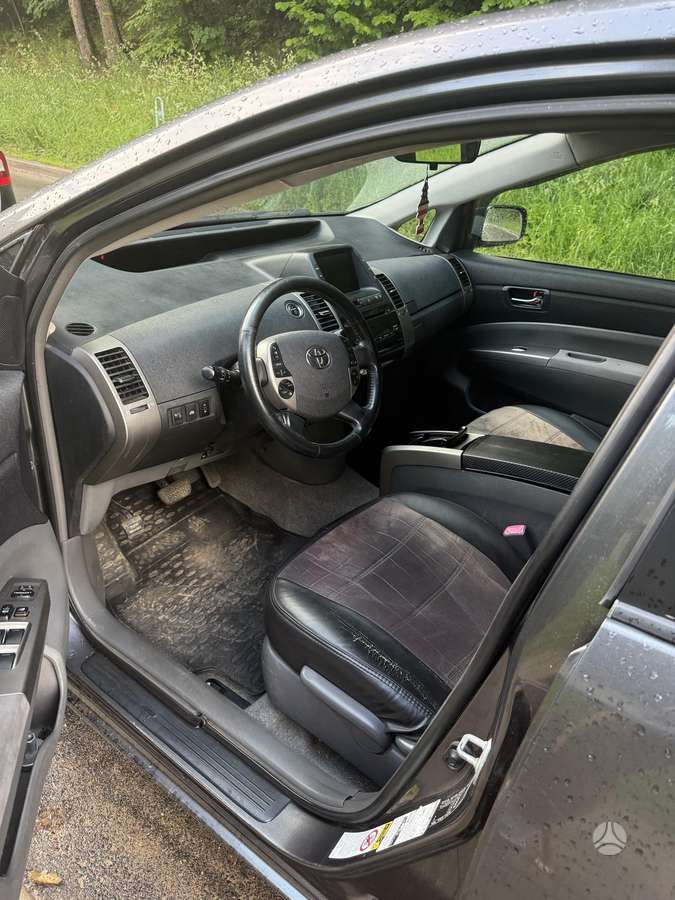 Toyota Prius, Хэтчбек
