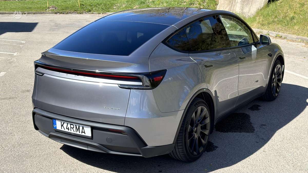 Tesla Model Y, 82 kWh, hatchback