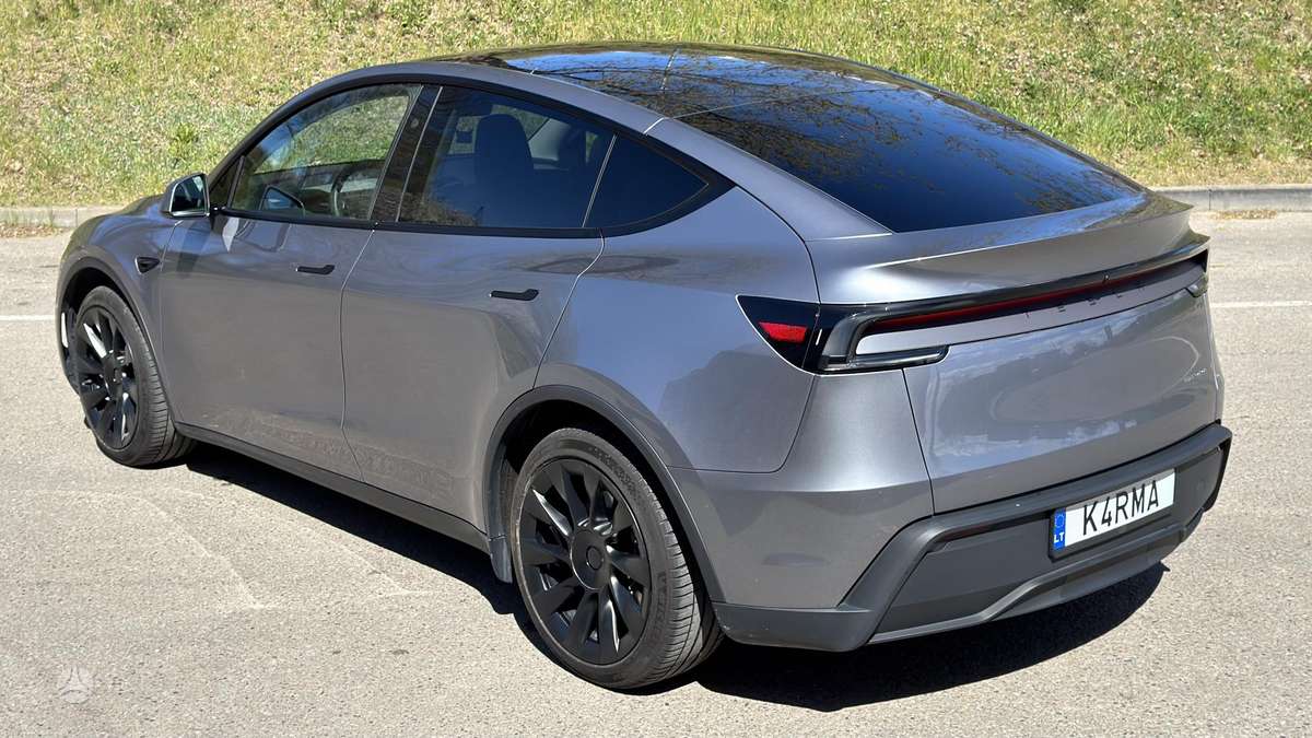 Tesla Model Y, 82 kWh, hatchback