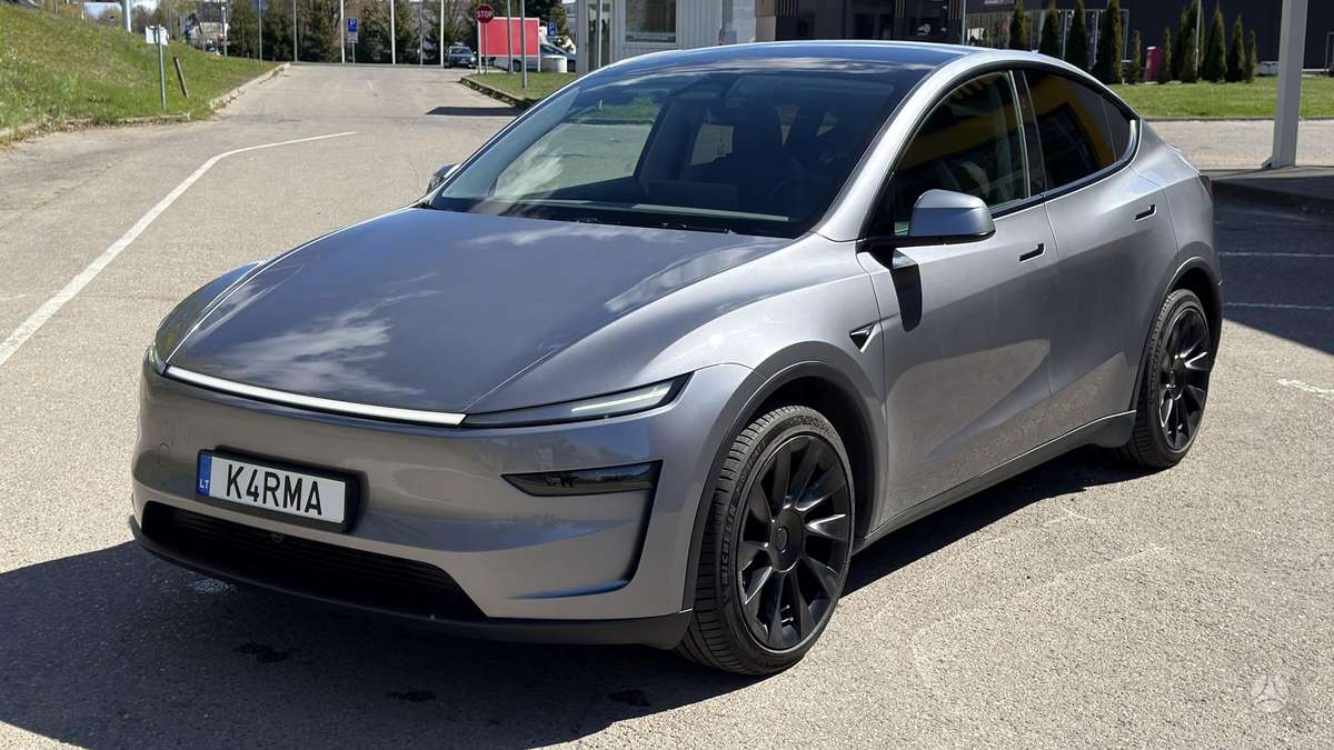 Tesla Model Y, 82 kWh, hatchback