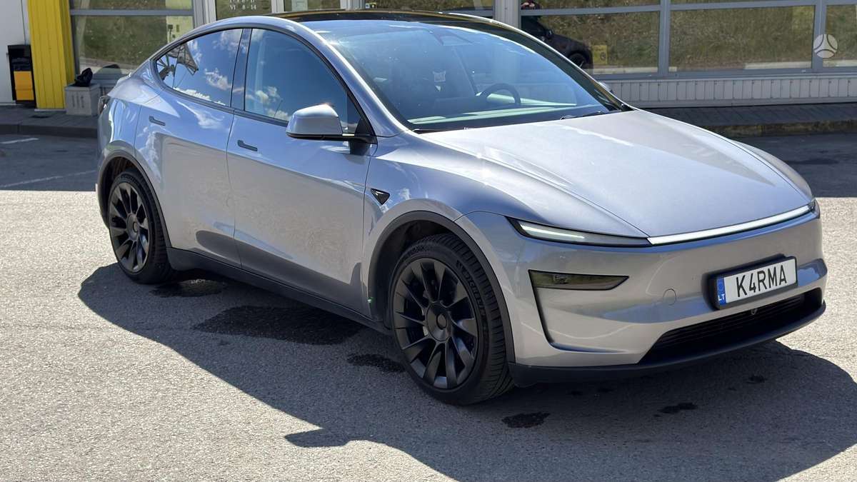 Tesla Model Y, 82 kWh, hatchback