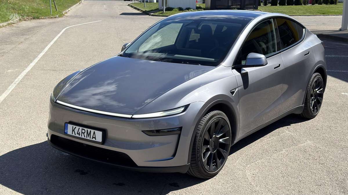 Tesla Model Y, 82 kWh, hatchback