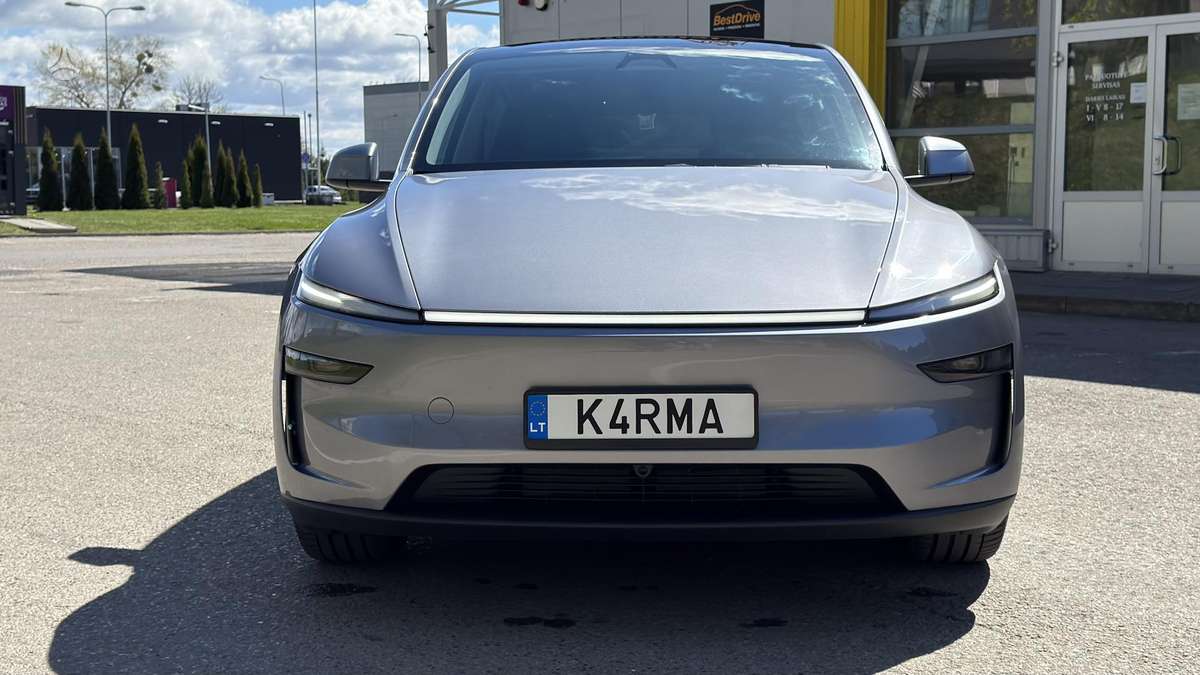 Tesla Model Y, 82 kWh, hatchback