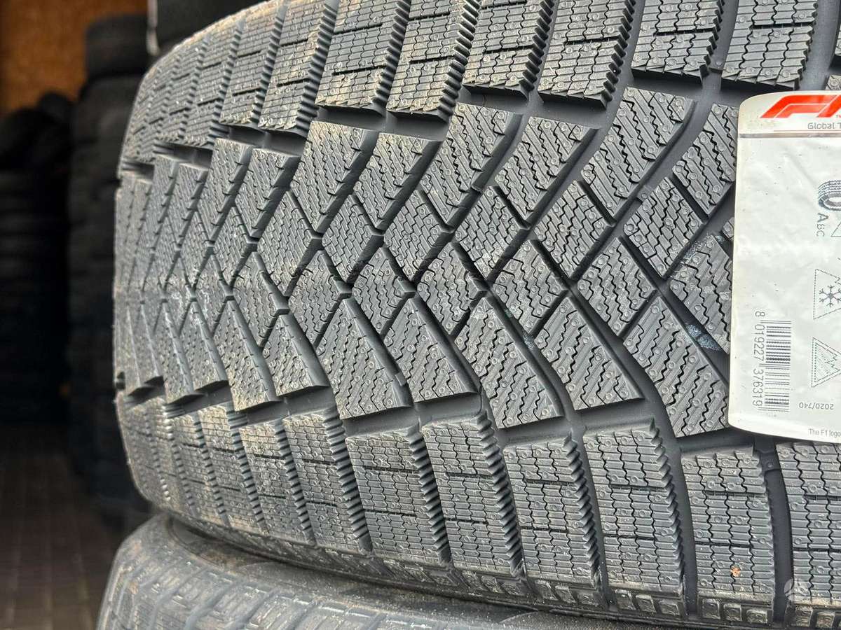 Pirelli WINTER ICE ZERO FR XL, winter 235/55 R19