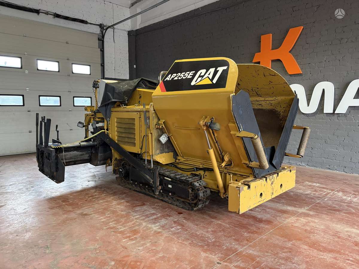 Caterpillar AP255E, paving machinery