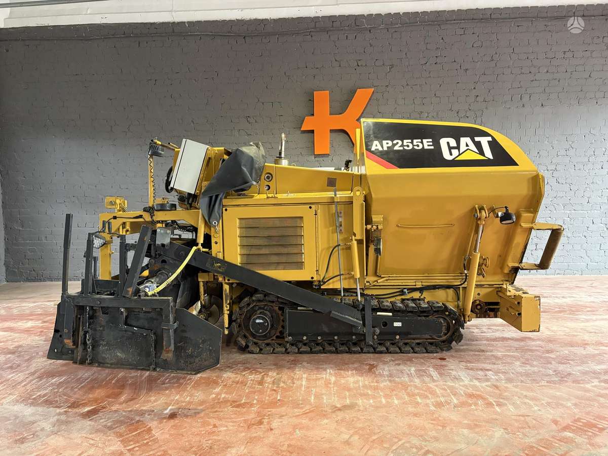 Caterpillar AP255E, paving machinery