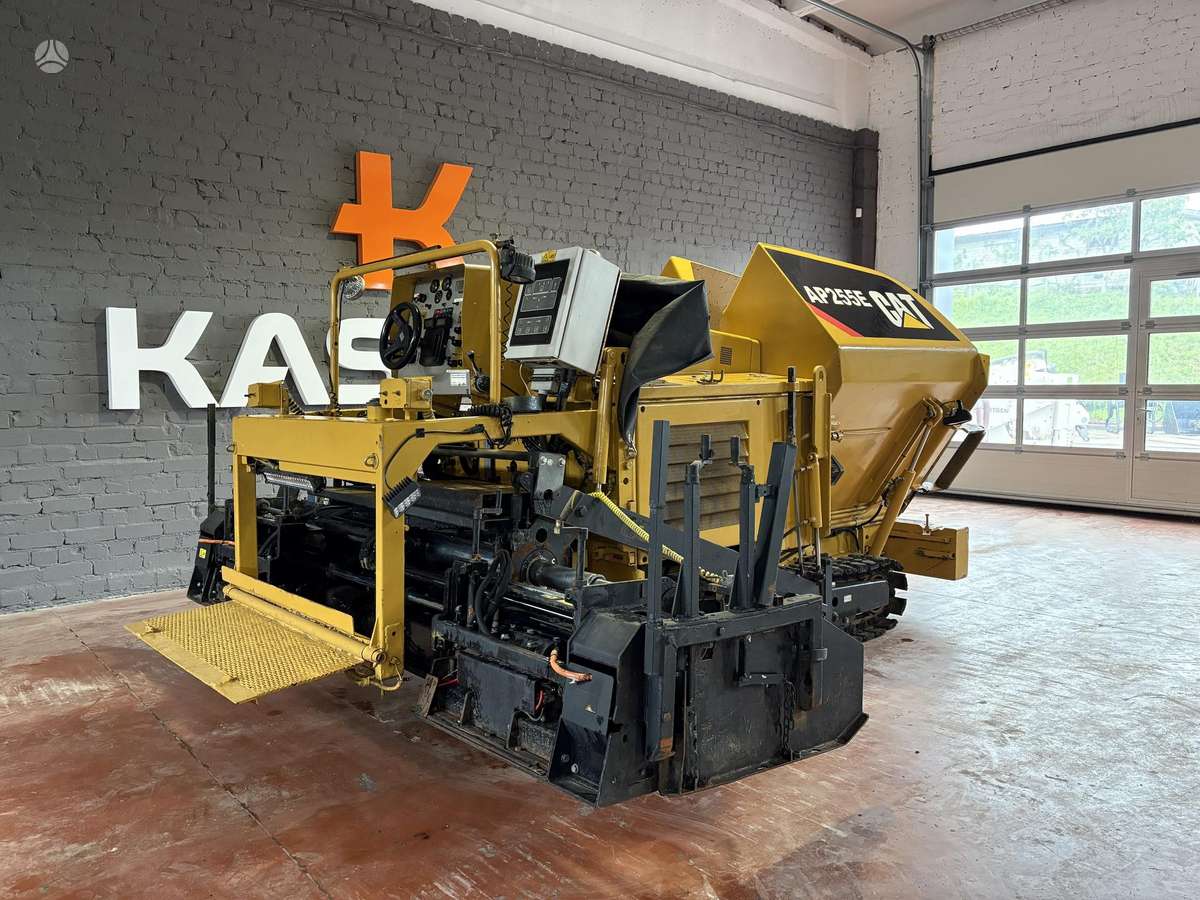 Caterpillar AP255E, paving machinery