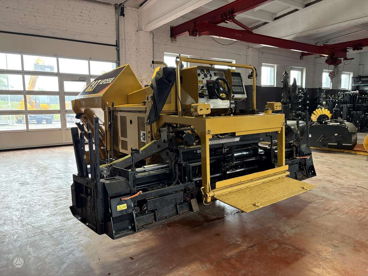 Caterpillar AP255E, paving machinery