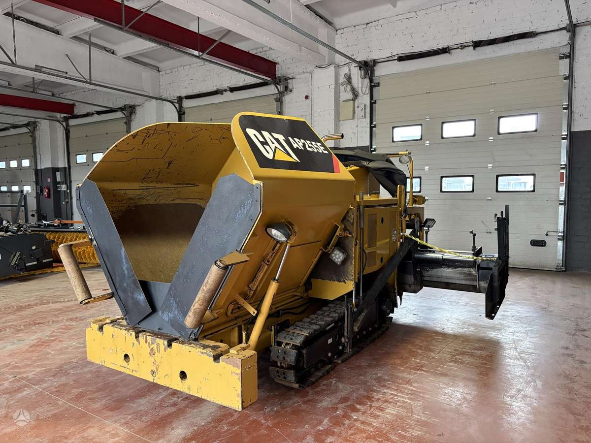 Caterpillar AP255E, paving machinery