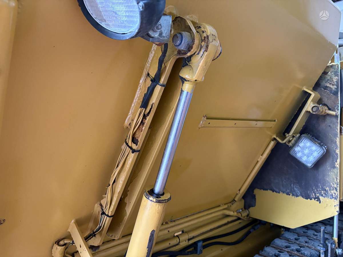 Caterpillar AP255E, paving machinery