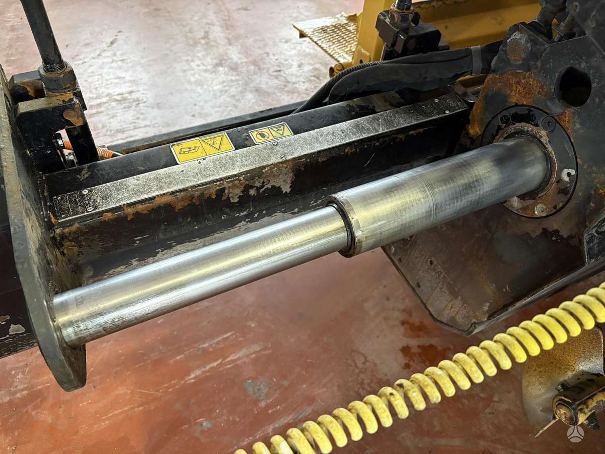Caterpillar AP255E, paving machinery
