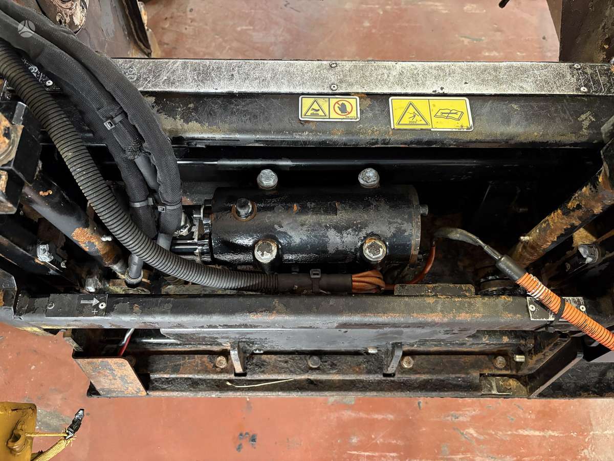 Caterpillar AP255E, paving machinery