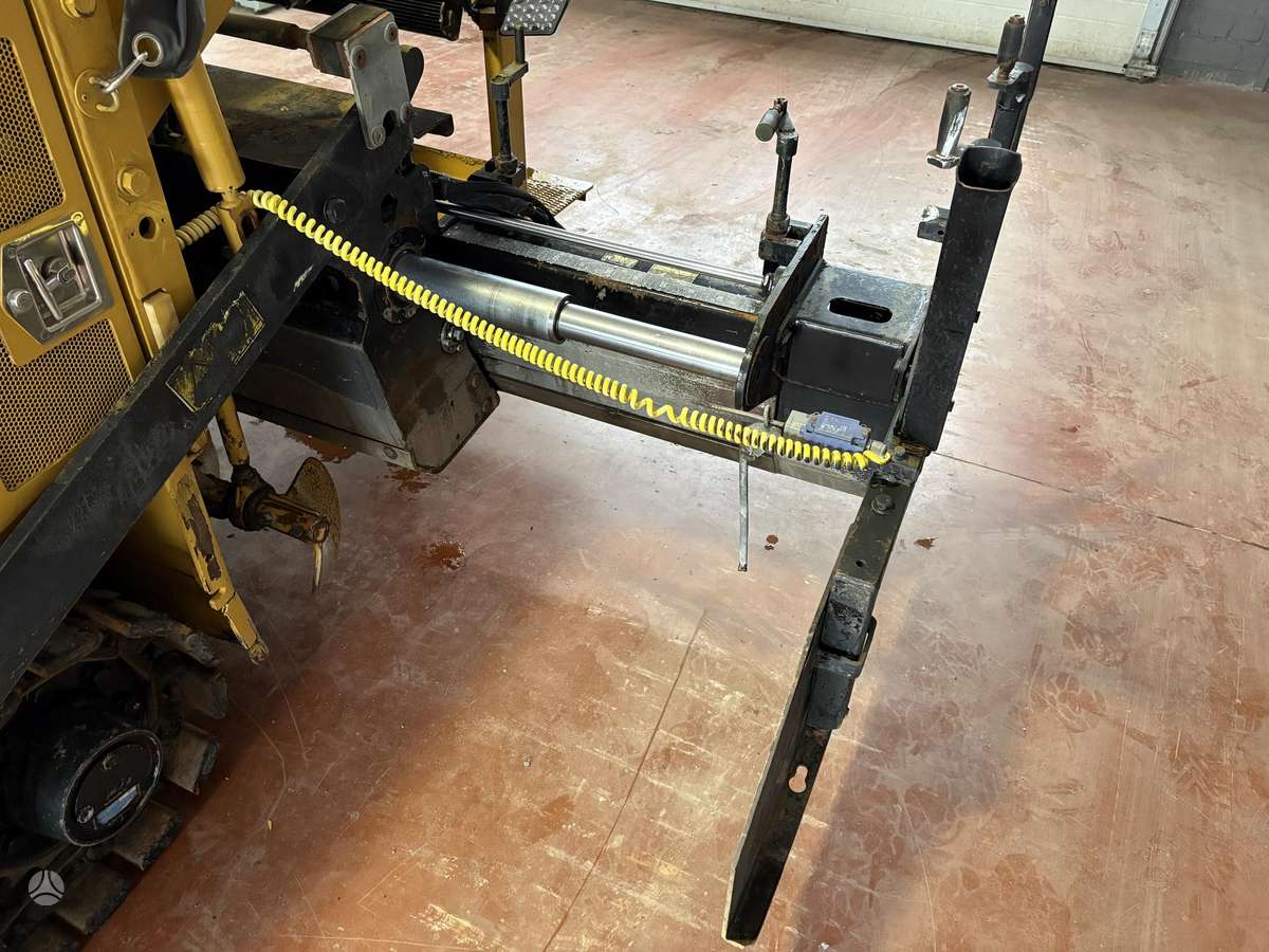 Caterpillar AP255E, paving machinery
