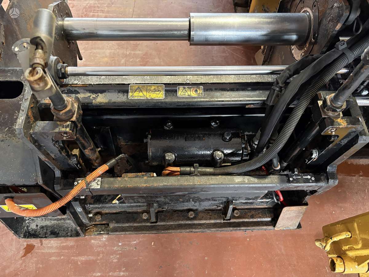 Caterpillar AP255E, paving machinery
