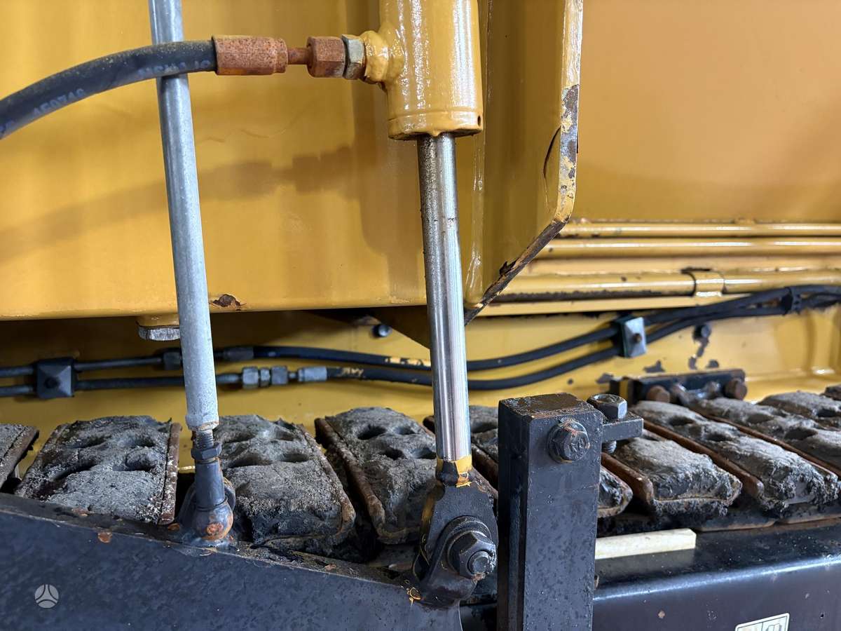 Caterpillar AP255E, paving machinery