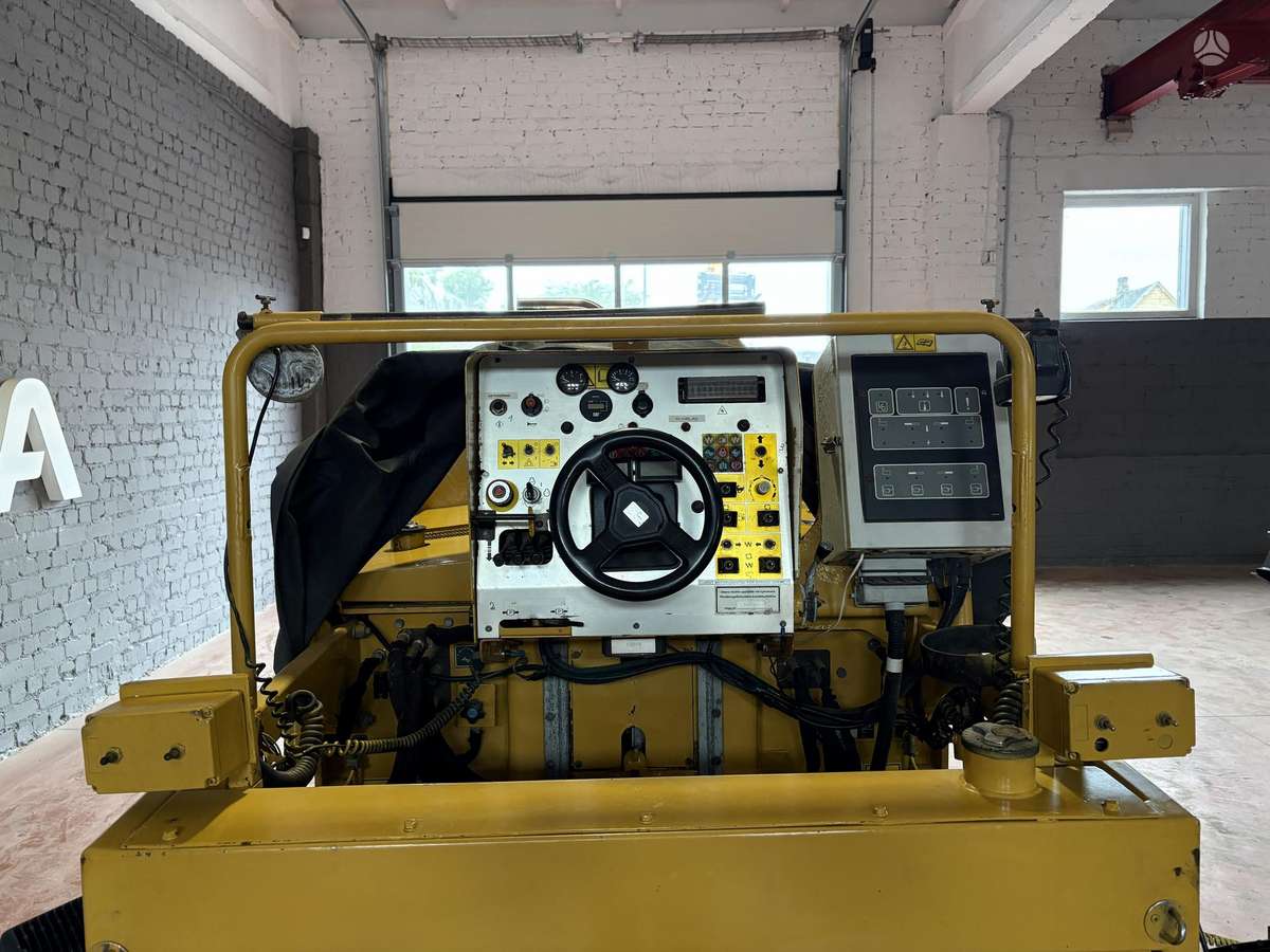 Caterpillar AP255E, paving machinery