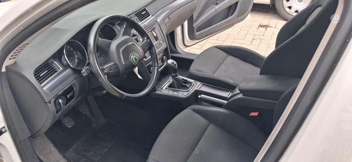 Skoda Superb, 1.6 l., Седан